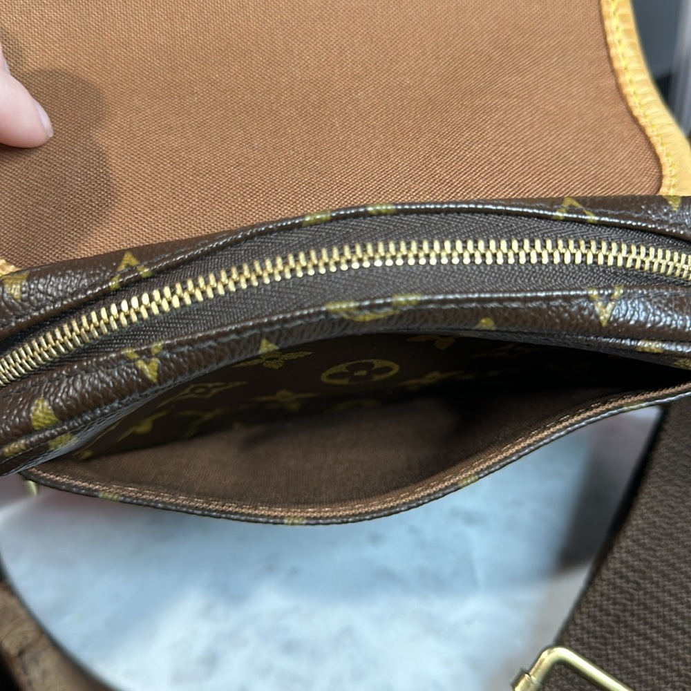 Louis Vuitton Bosphore Bum Bag - Picture 10 of 17